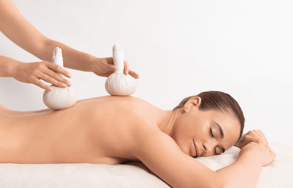 Kundin erhält eine Massage